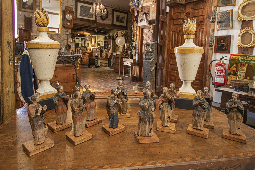 Figuras de terracota de la Santa Cena con las capas de zinc policromadas del Siglo XVIII