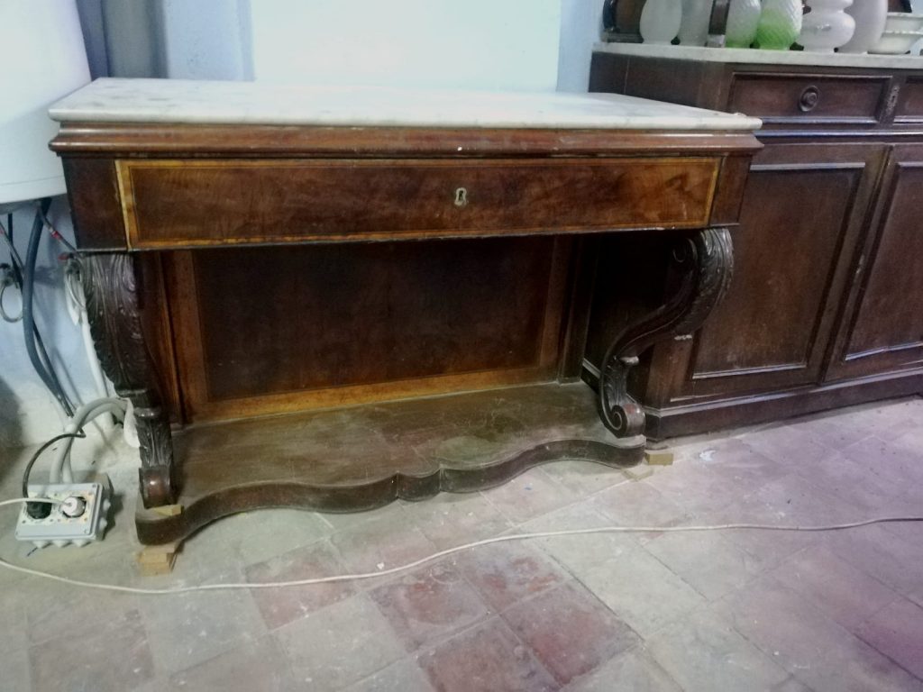 Consola alfonsina, siglo xix en nogal y mármol
