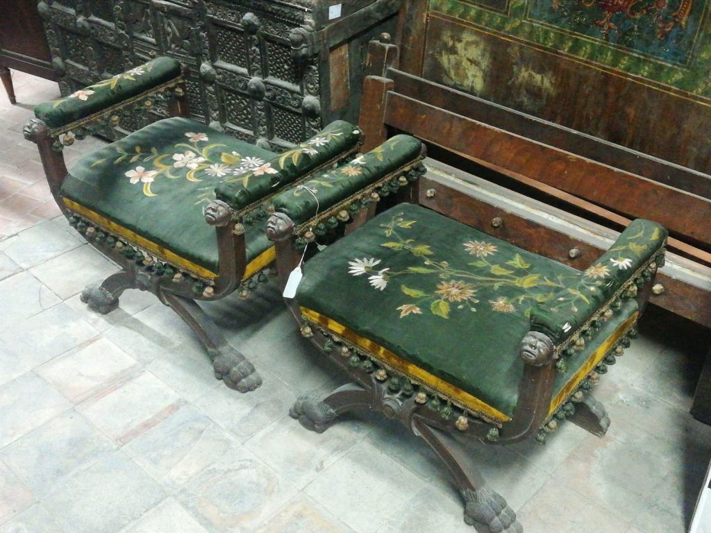 Jamugas de la tienda de antigüedades