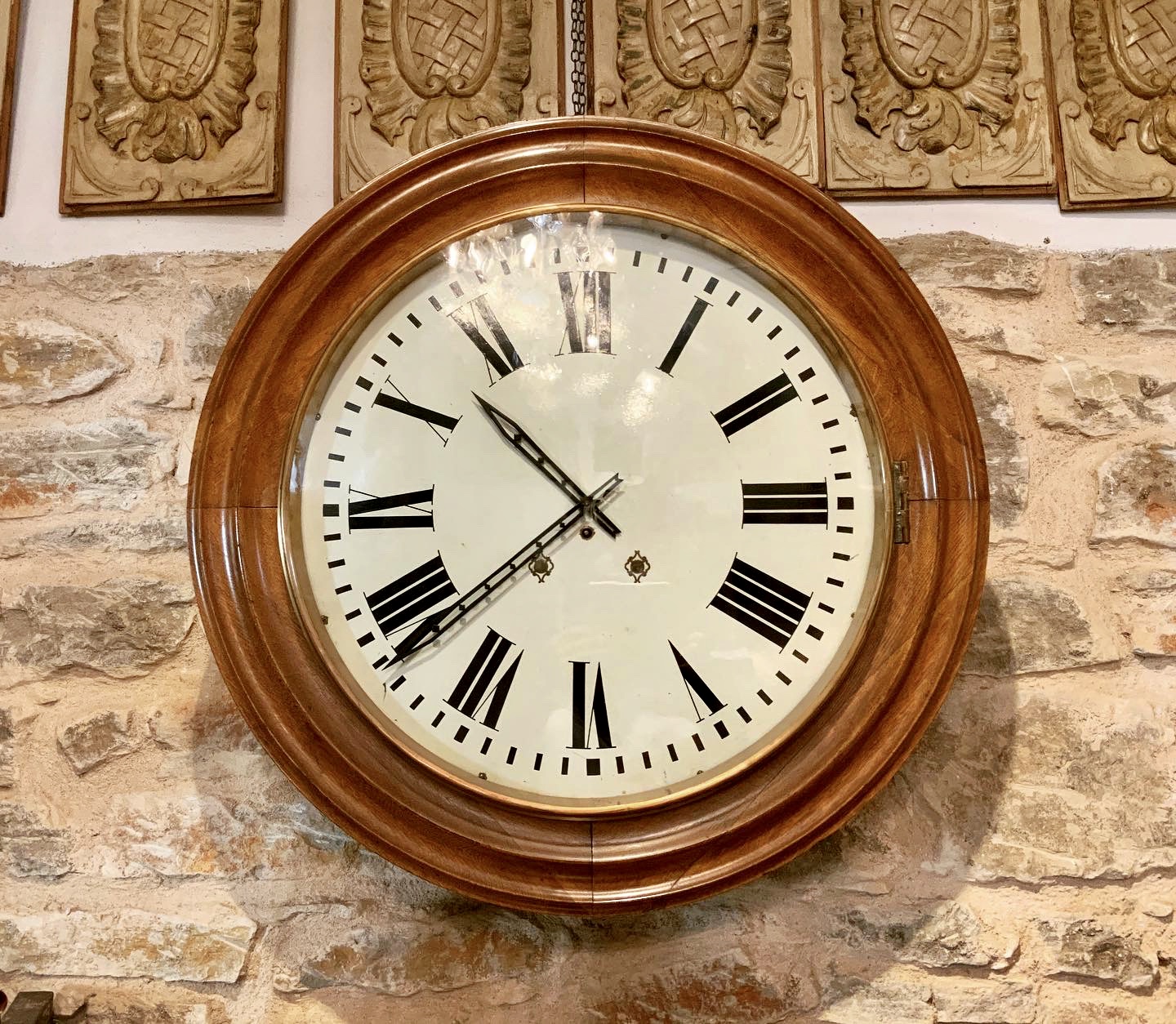 Reloj antiguo de estación