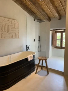 El estilo mediterráneo en casa: luz, materiales y piezas con historia