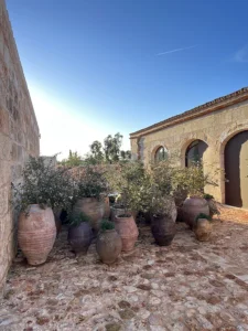 El estilo mediterráneo en casa: luz, materiales y piezas con historia