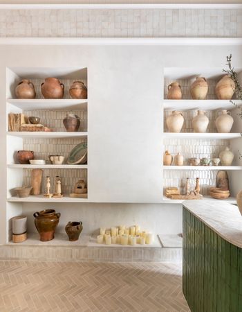 El estilo mediterráneo en casa: luz, materiales y piezas con historia