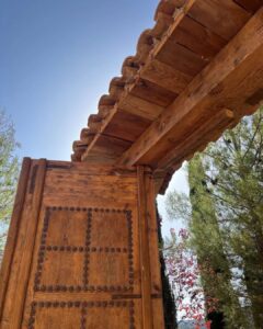 El oto&ntilde;o entra por la puerta