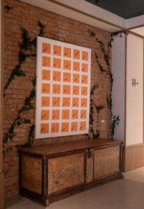 Mueble bajo de madera en Moet